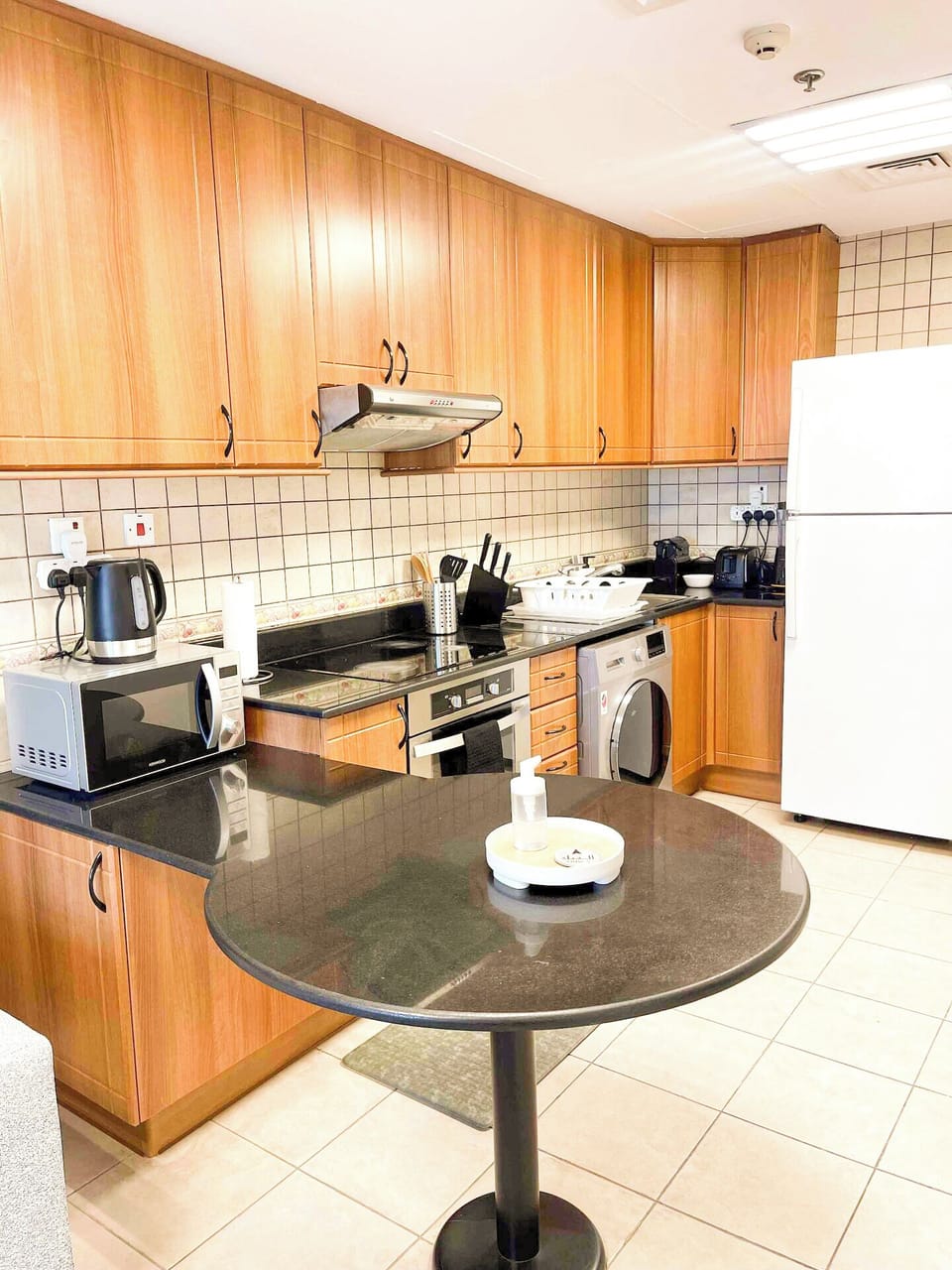 Deluxe Apartment, Marina View | Private kitchen | Microwave, oven, stovetop, coffee/tea maker
