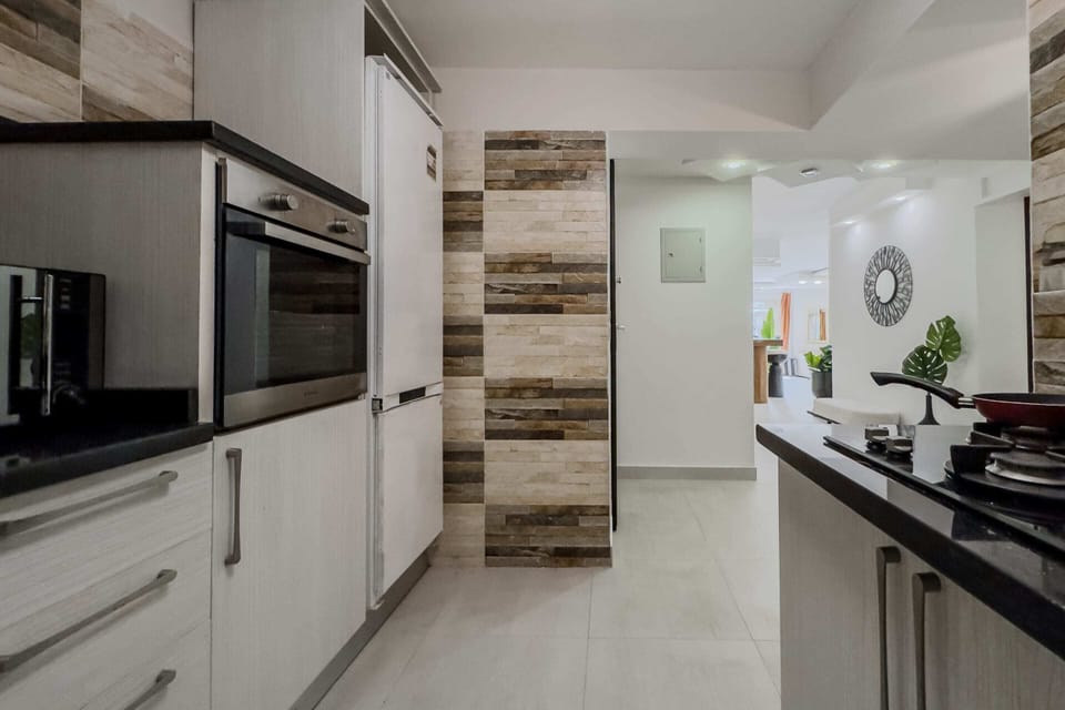 Basic Apartment | Private kitchen | Fridge, microwave, oven, stovetop