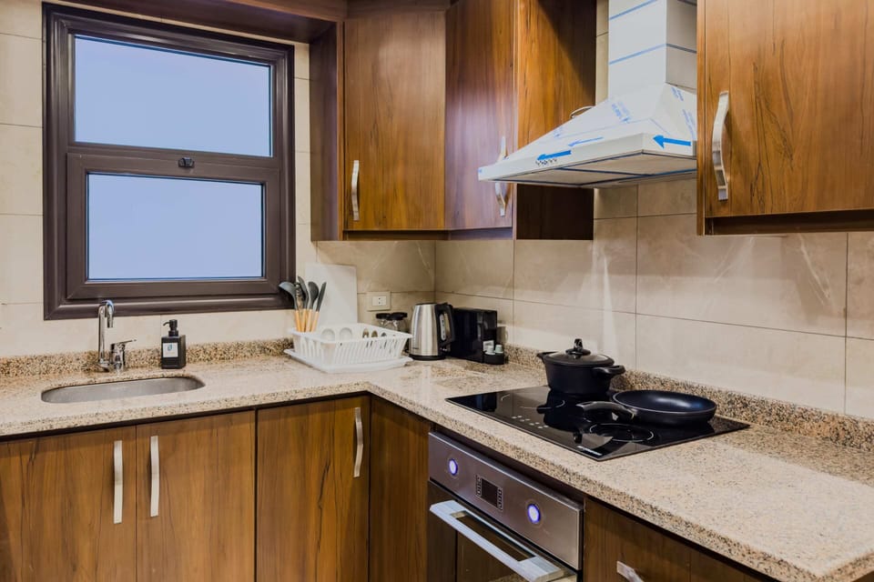 Basic Apartment (Ample & Artistic) | Private kitchen | Fridge, microwave, oven, stovetop