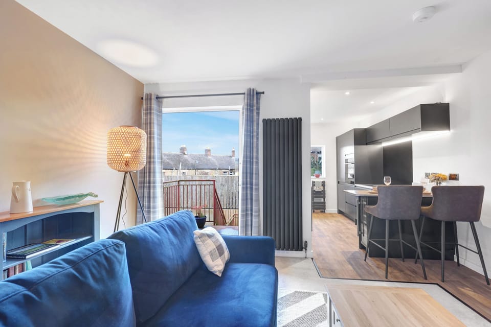 Apartment | Living area | 30-inch TV with digital channels