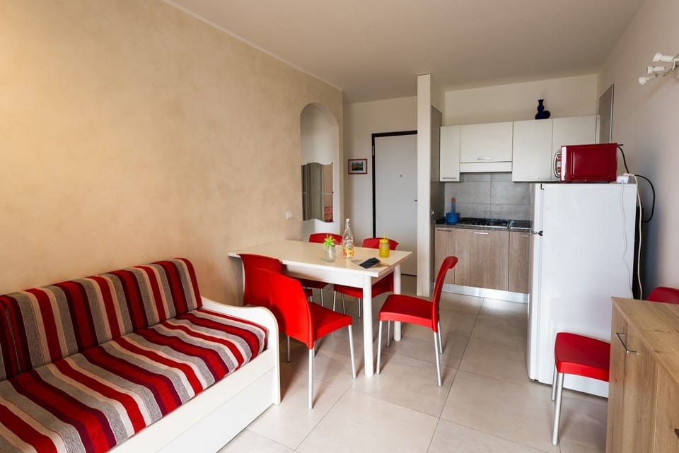 Apartment, 1 Bedroom, Balcony | Living room