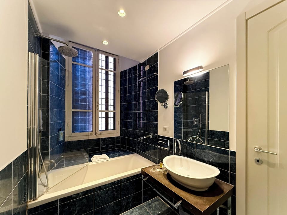 Family Quadruple Room | In-room safe, soundproofing, iron/ironing board, free WiFi