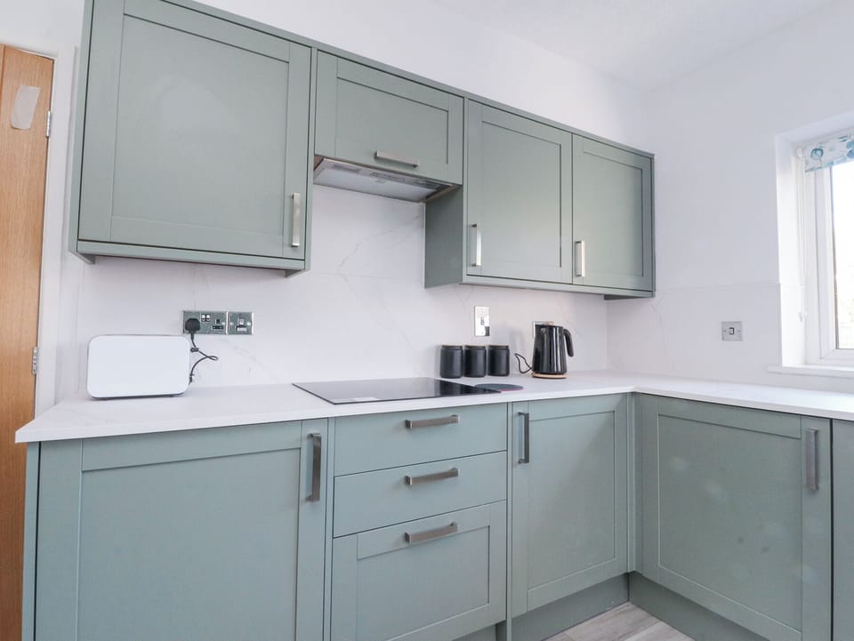 Dishwasher, cookware/dishes/utensils