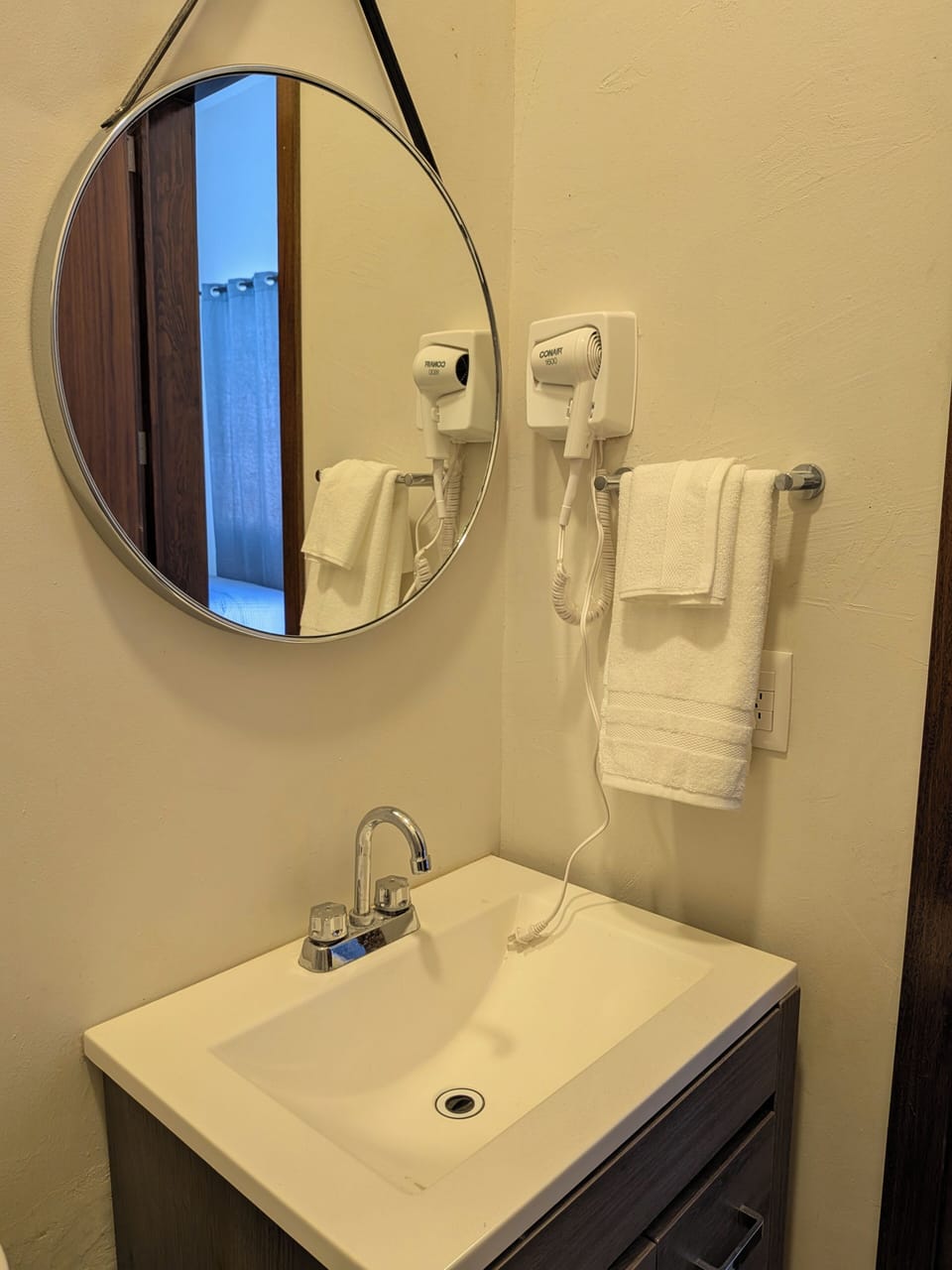 Loft | Bathroom | Shower, hair dryer, towels, soap