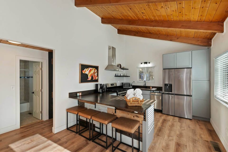 Family Cabin, 2 Bedrooms, Non Smoking, Patio | Private kitchen | Fridge, microwave, oven, stovetop