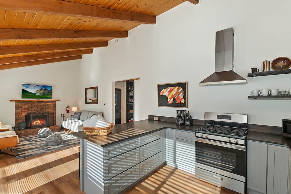 Family Cabin, 2 Bedrooms, Non Smoking, Patio | Private kitchen | Fridge, microwave, oven, stovetop