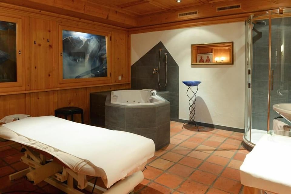 Body treatments, Thai massages, facials, massages