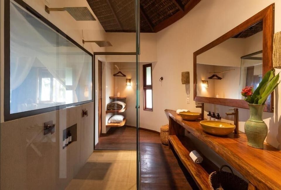 Superior Room, 1 King Bed, Private Pool, Beach View | Bathroom | Free toiletries, hair dryer, towels, soap