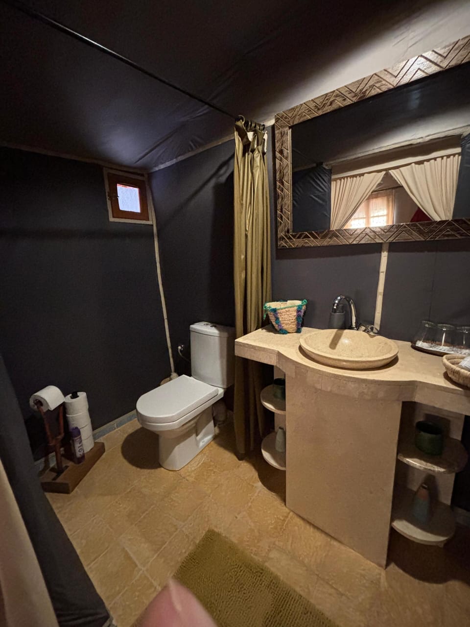 Classic Twin Room, Patio, Desert View | Bathroom | Towels, soap, shampoo, toilet paper