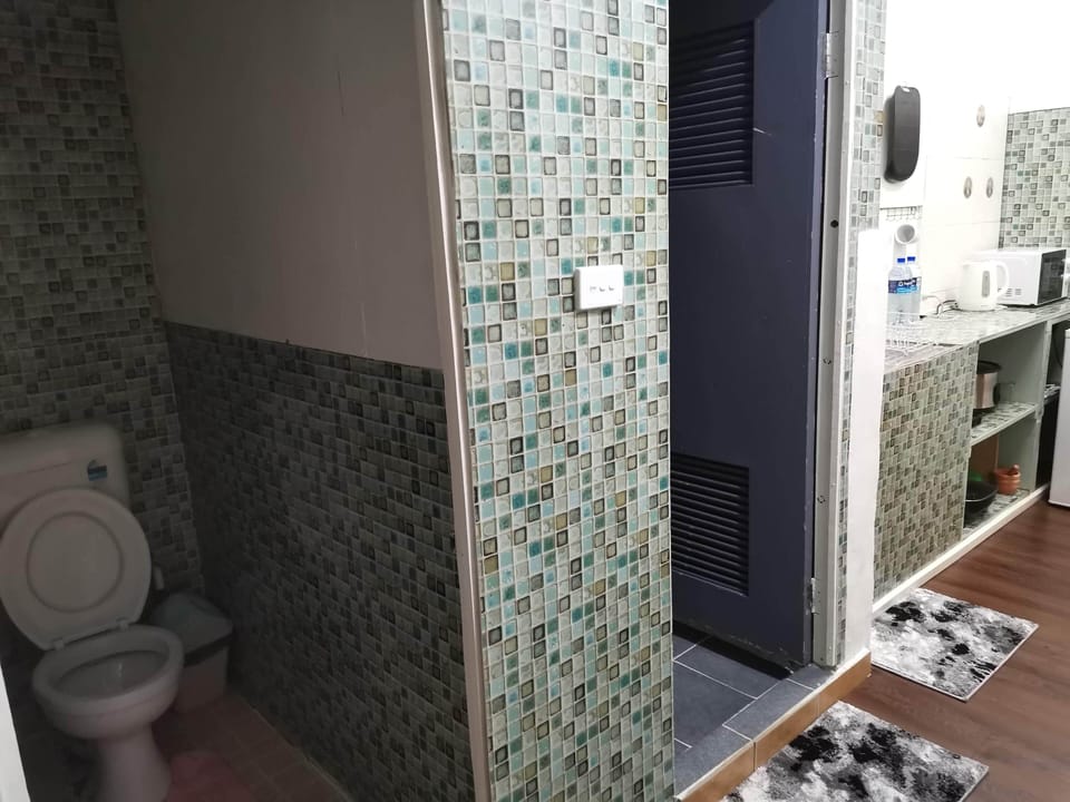 Classic Triple Room, Lanai, Mountain View | Bathroom | Towels, soap