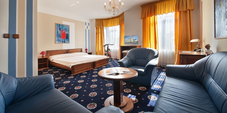 Junior Room, City View | Living area | 60-cm flat-screen TV with cable channels, TV
