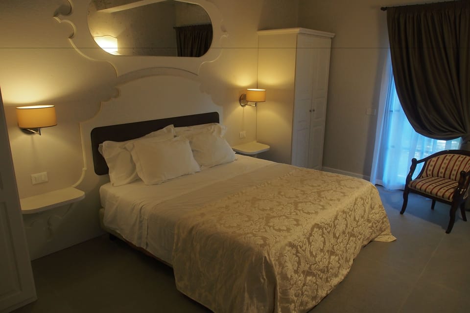 Family Quadruple Room | 1 bedroom, minibar, desk, iron/ironing board