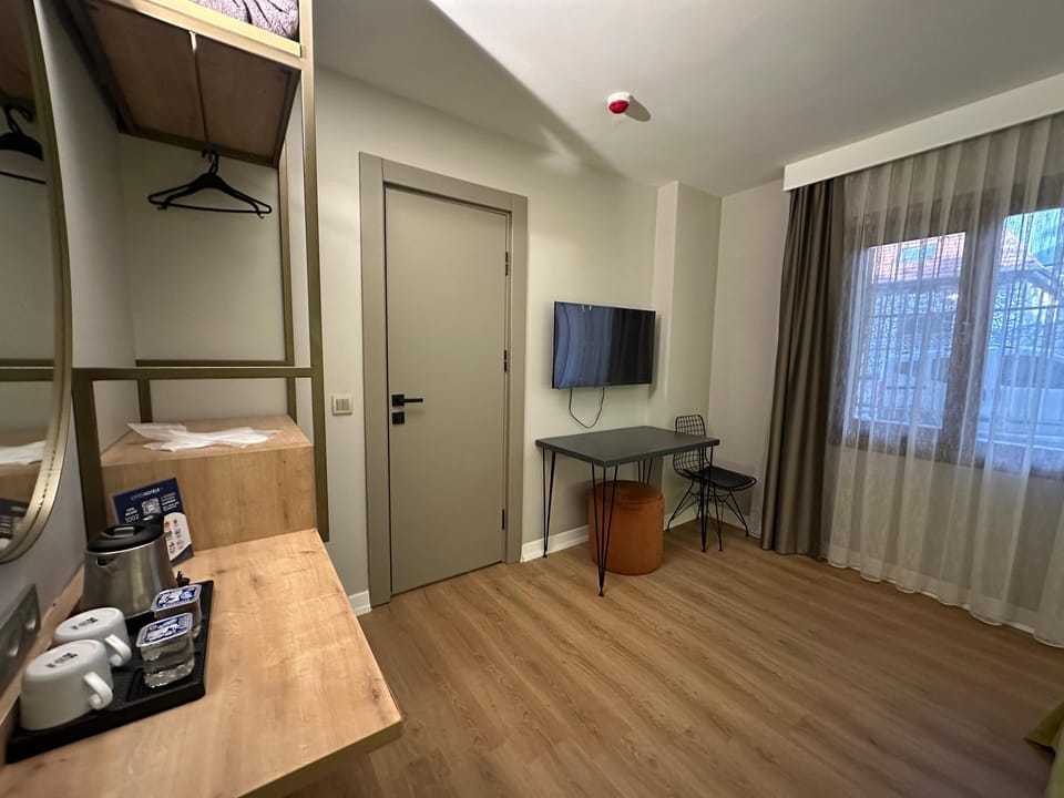 Standard Studio | In-room safe, laptop workspace, soundproofing, iron/ironing board