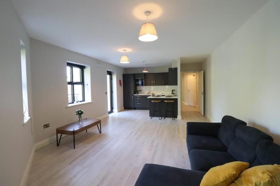 Apartment, 3 Bedrooms, Smoking, Patio | Living room