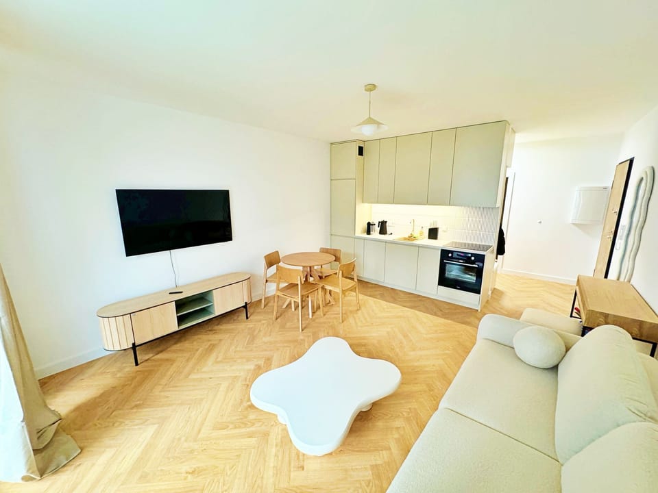 Deluxe Apartment, Balcony | 2 bedrooms, iron/ironing board, free WiFi