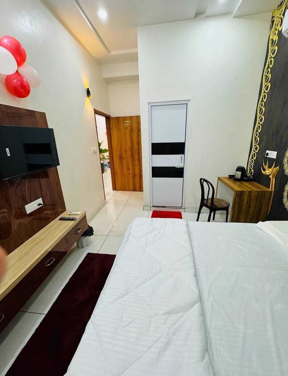 Basic Room | Desk, laptop workspace, free WiFi