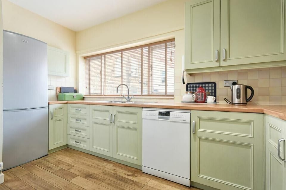 Fridge, dishwasher, cookware/dishes/utensils