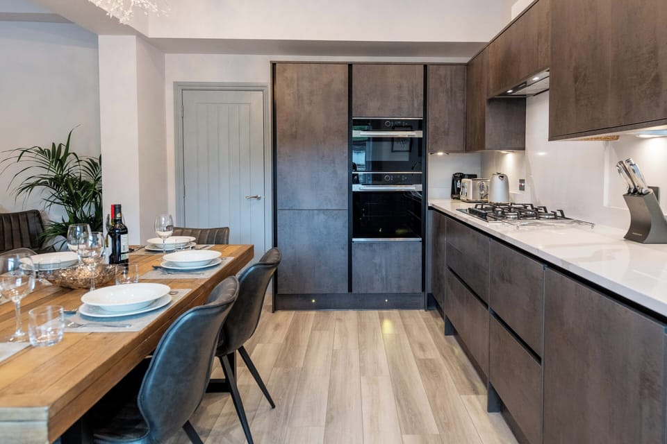 Fridge, dishwasher, electric kettle, toaster
