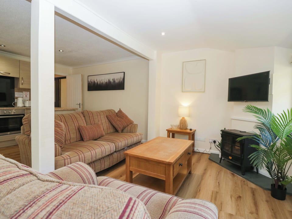 Cottage | Living area | Fireplace