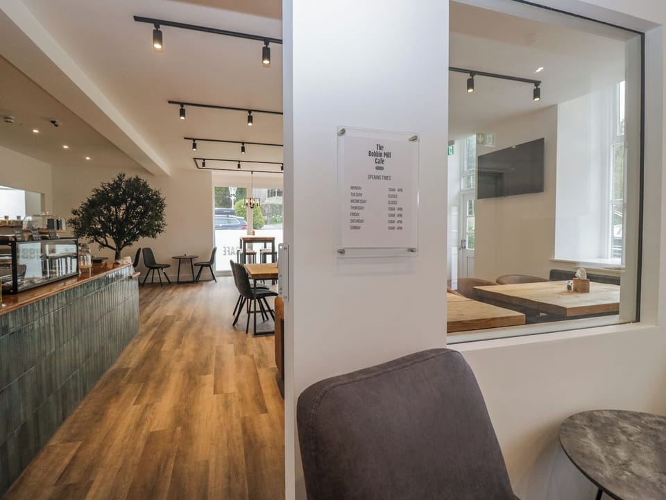 Cottage | Dining