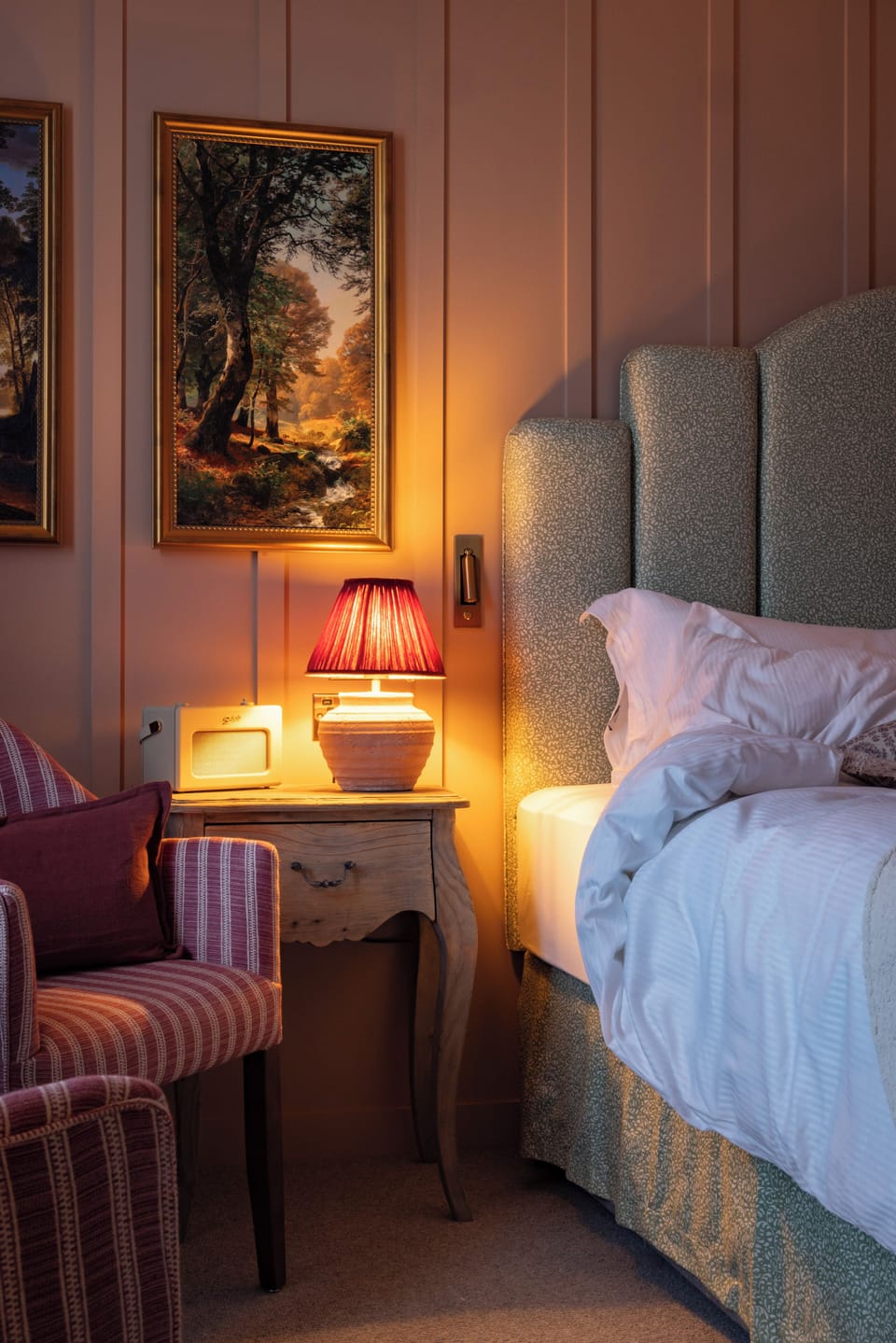 Luxe Room | In-room safe, iron/ironing board, free WiFi, bed sheets