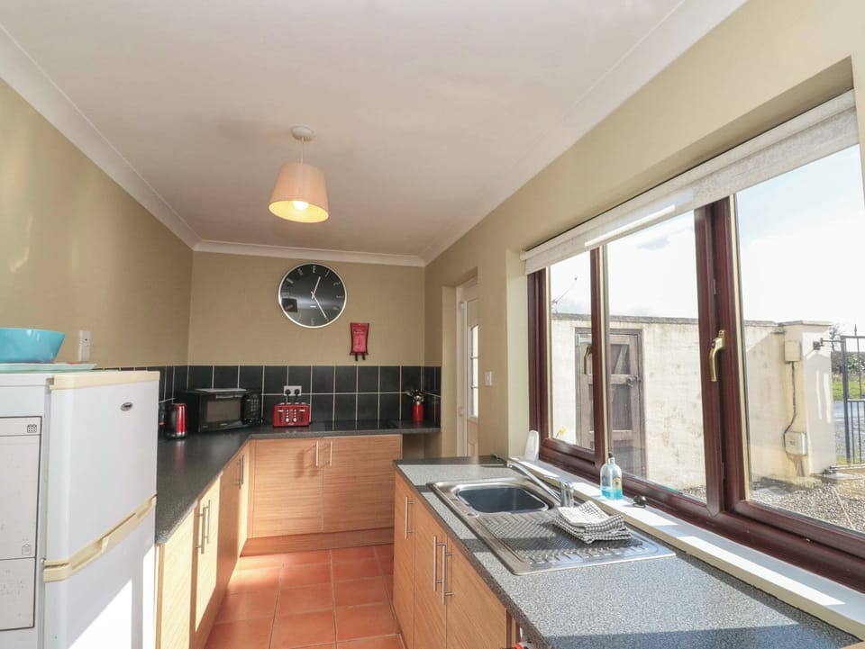Dishwasher, cookware/dishes/utensils