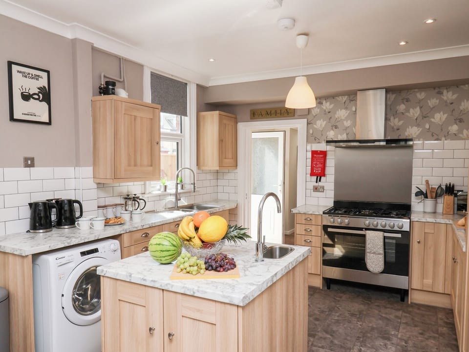 Fridge, toaster, cookware/dishes/utensils