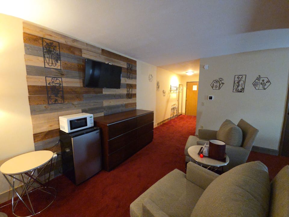 Honeymoon Studio Suite | Soundproofing, free WiFi, bed sheets