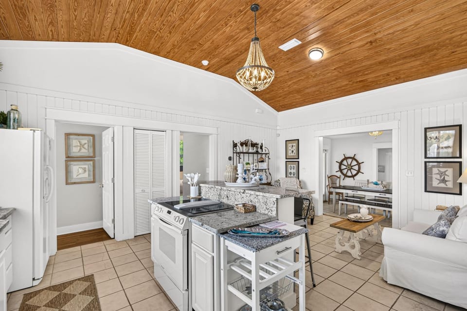 House, Pool View | Private kitchen | Full-size fridge, microwave, oven, stovetop
