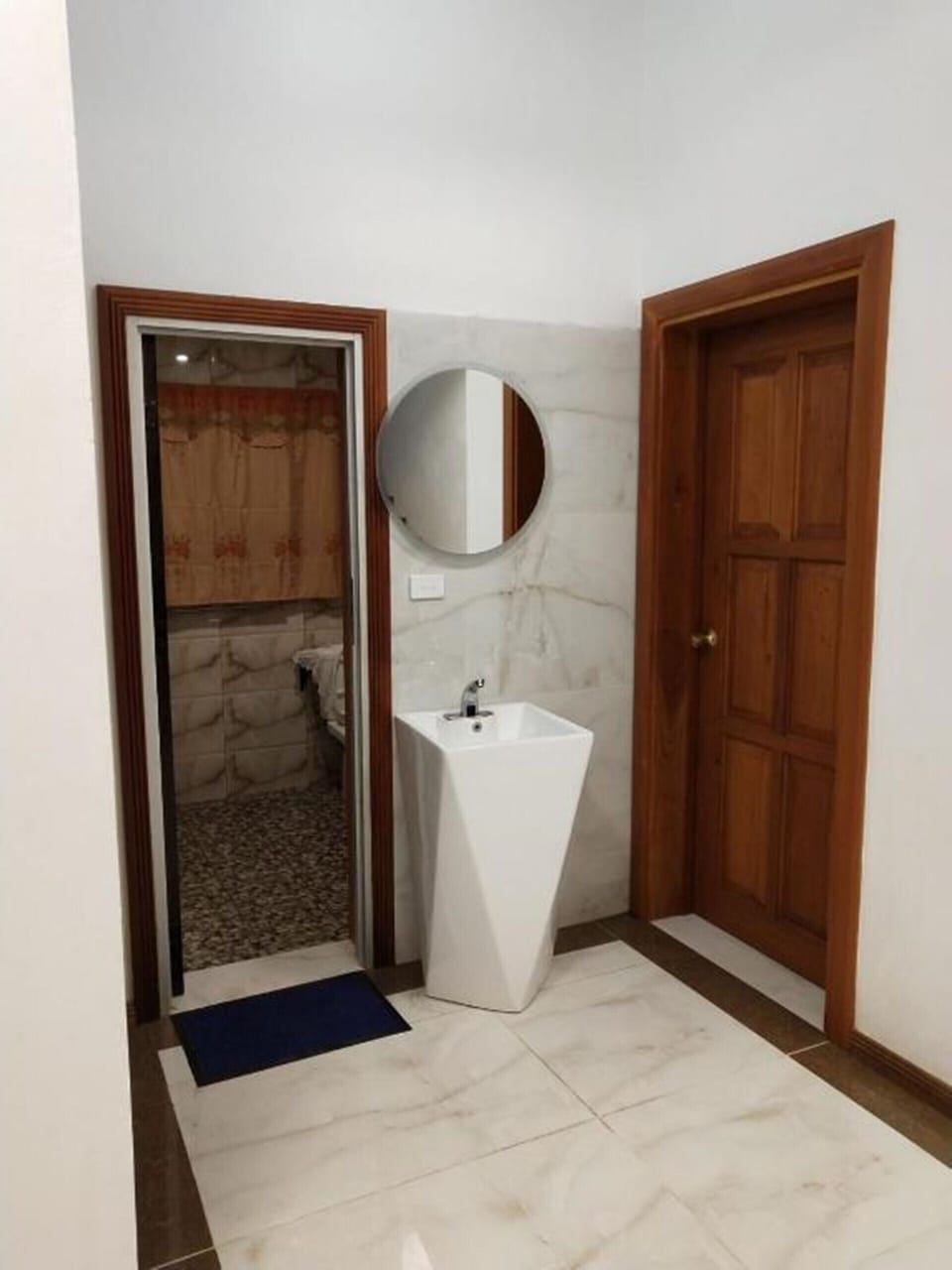 Suite, Partial Ocean View | Desk, laptop workspace, blackout drapes, soundproofing