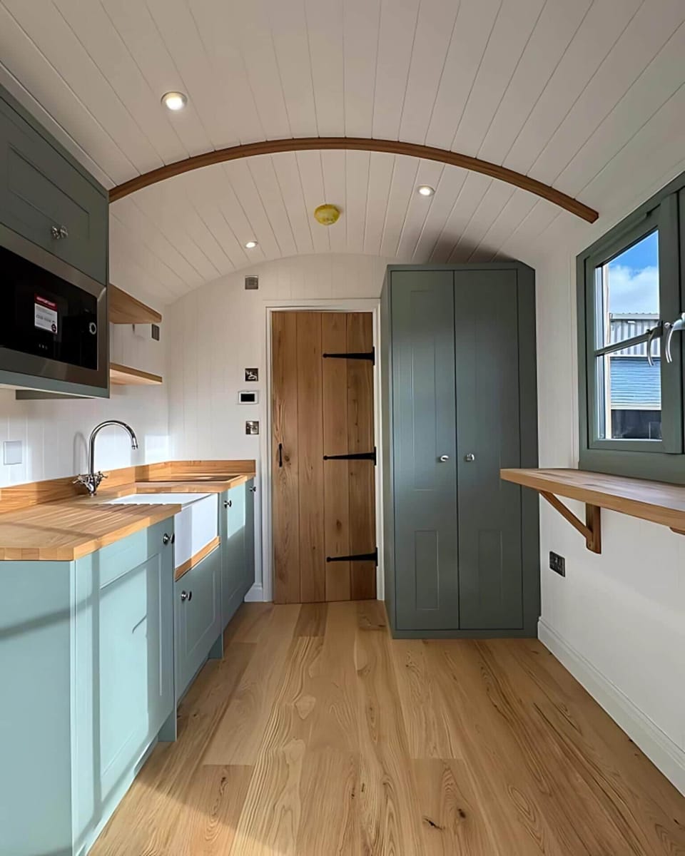 Cabin | Private kitchen | Fridge, microwave, oven, stovetop