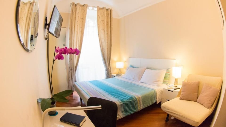 Classic Double or Twin Room | In-room safe, desk, soundproofing, free WiFi