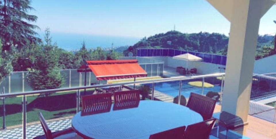 Basic Twin Room, City View | Terrace/patio