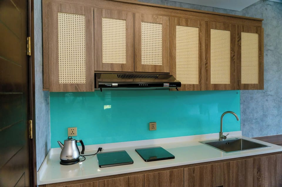 Fridge, microwave, cookware/dishes/utensils