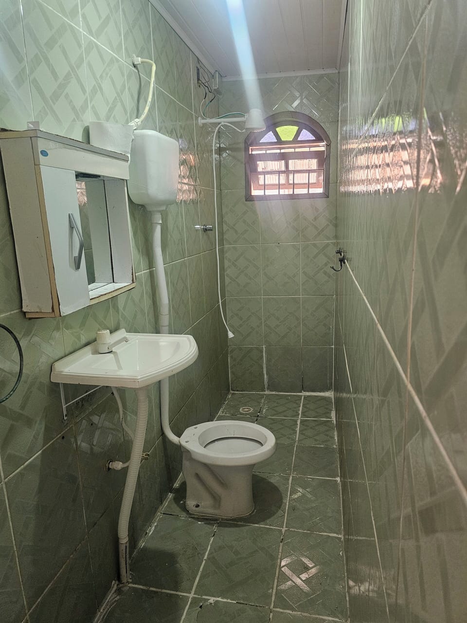 Family Room | Bathroom | Shower, toilet paper