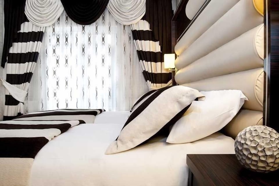 Standard Room | Minibar, in-room safe, desk, soundproofing