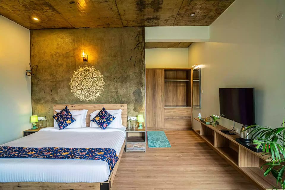 Valley Facing Room | Desk, laptop workspace, free WiFi, bed sheets