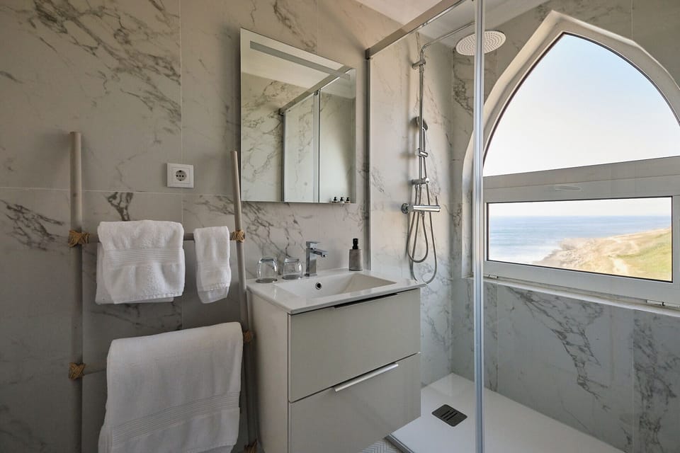 Standard Room | Bathroom | Shower, towels, soap, shampoo