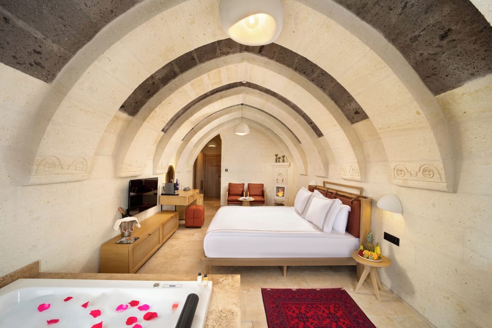 Deluxe Jacuzzi Room With Balcony | Egyptian cotton sheets, premium bedding, minibar, in-room safe