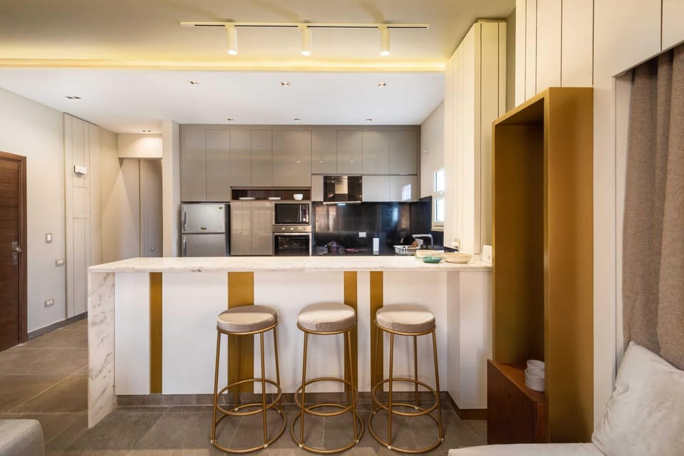 Basic Apartment | Private kitchen | Fridge, microwave, oven, stovetop