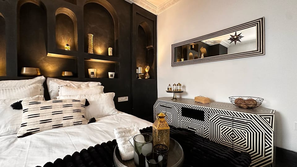 Julia | In-room safe, individually decorated, individually furnished