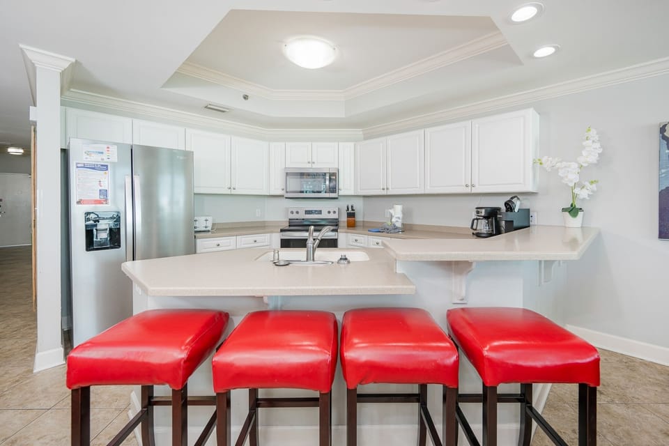 Condo, 3 Bedrooms | Private kitchen | Coffee/tea maker, fridge, oven
