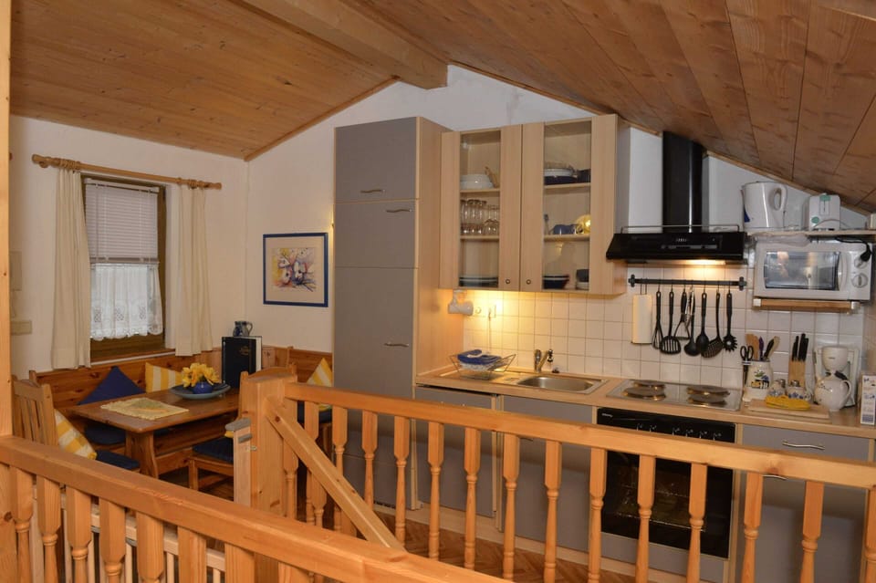 Apartment | Private kitchen | Cookware/dishes/utensils