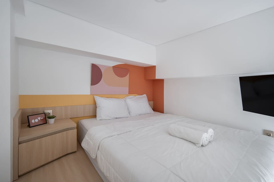 Standard Double Room, City View | Desk, laptop workspace, WiFi (free), bed sheets