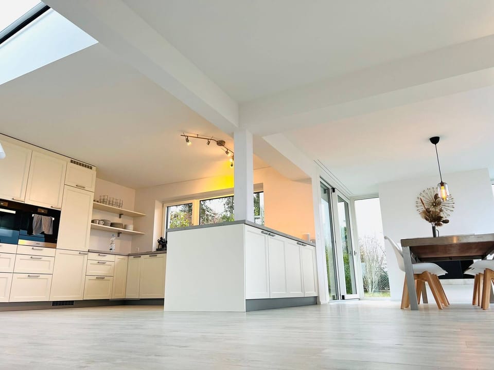 House, 5 Bedrooms, Accessible, Smoking | Interior