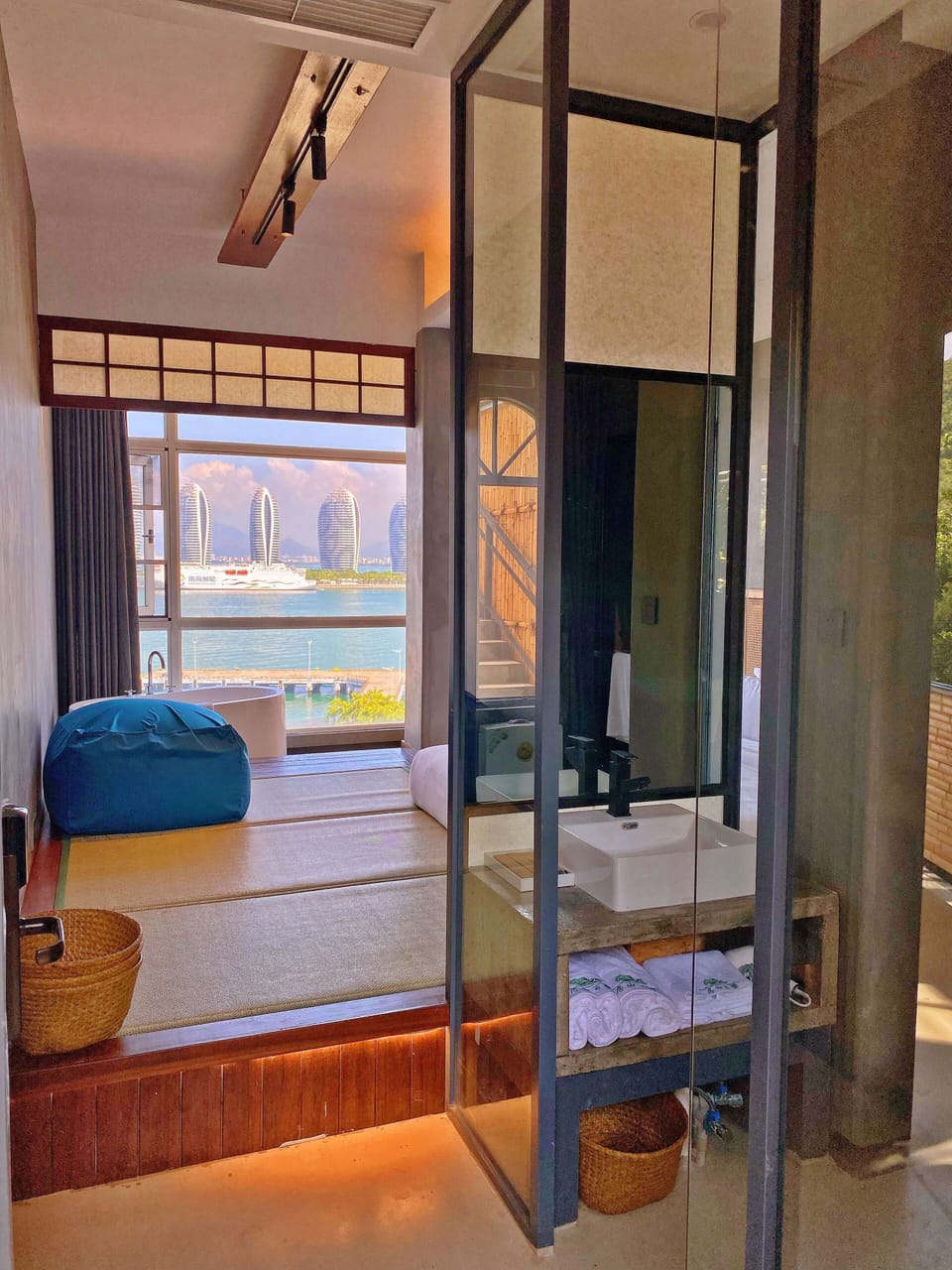 Blackout drapes, WiFi (free)