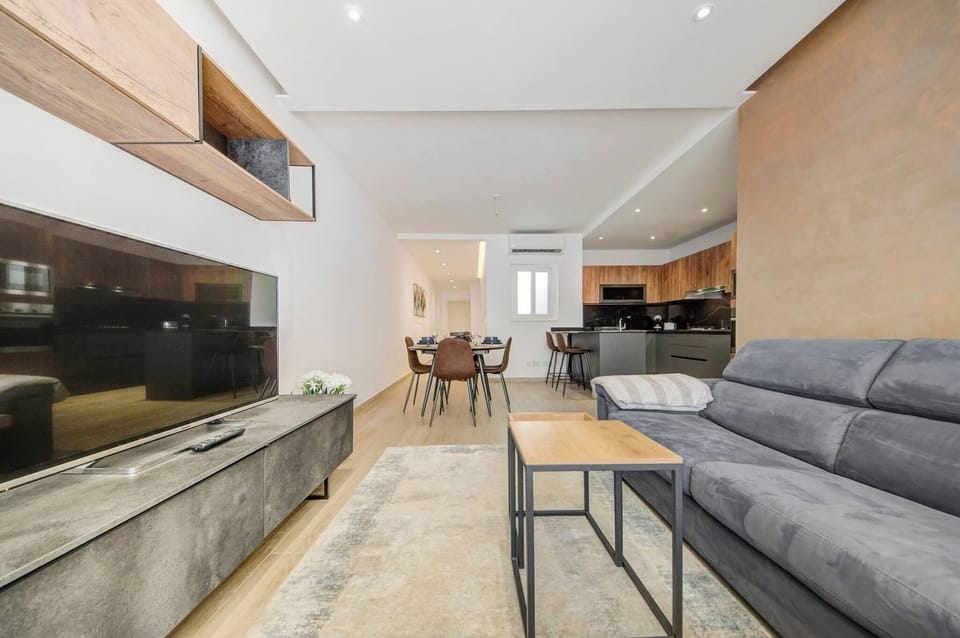 Apartment, 2 Bedrooms, Smoking | Living room