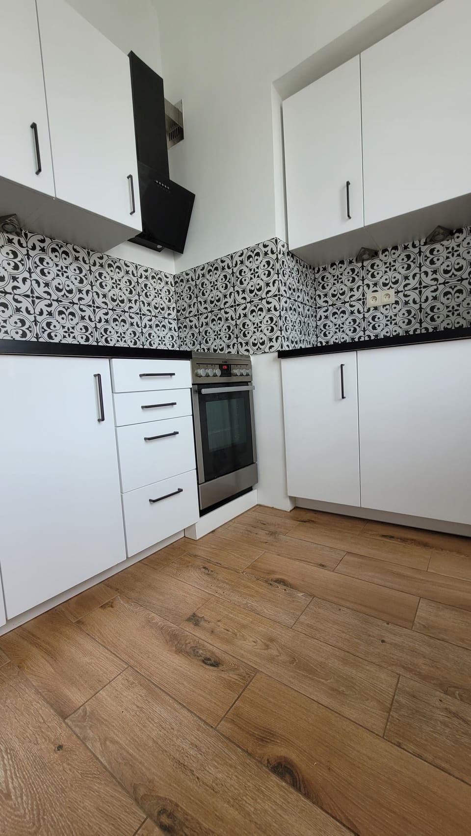 Comfort Apartment | Private kitchen | Full-size fridge, microwave, oven, stovetop