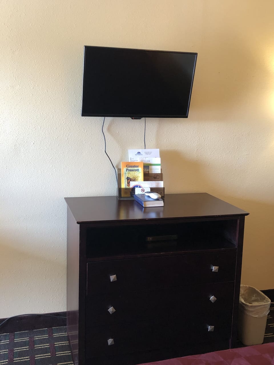Room, 1 King Bed, Non Smoking | Blackout drapes, iron/ironing board, free WiFi, bed sheets