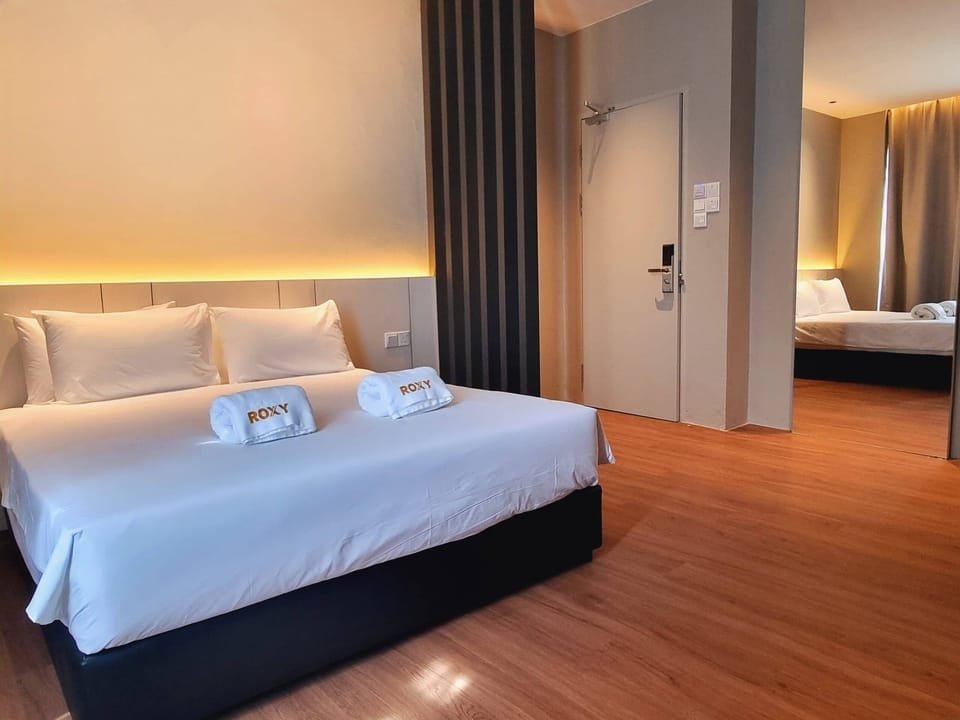 Deluxe Double Room | Iron/ironing board, free WiFi
